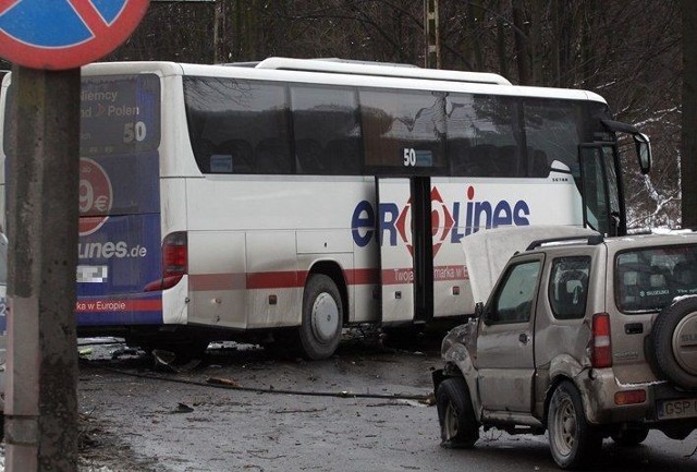 Wypadek autokaru al. Zwycięstwa z ul. Spółdzielczą - 12 lutego 2012
