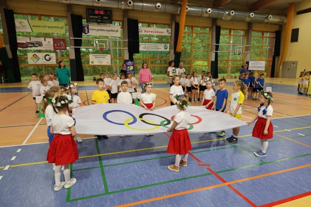 Małe igrzyska olimpijskie rozegrały przedszkolaki z gminy Sępólno Krajeńskie.