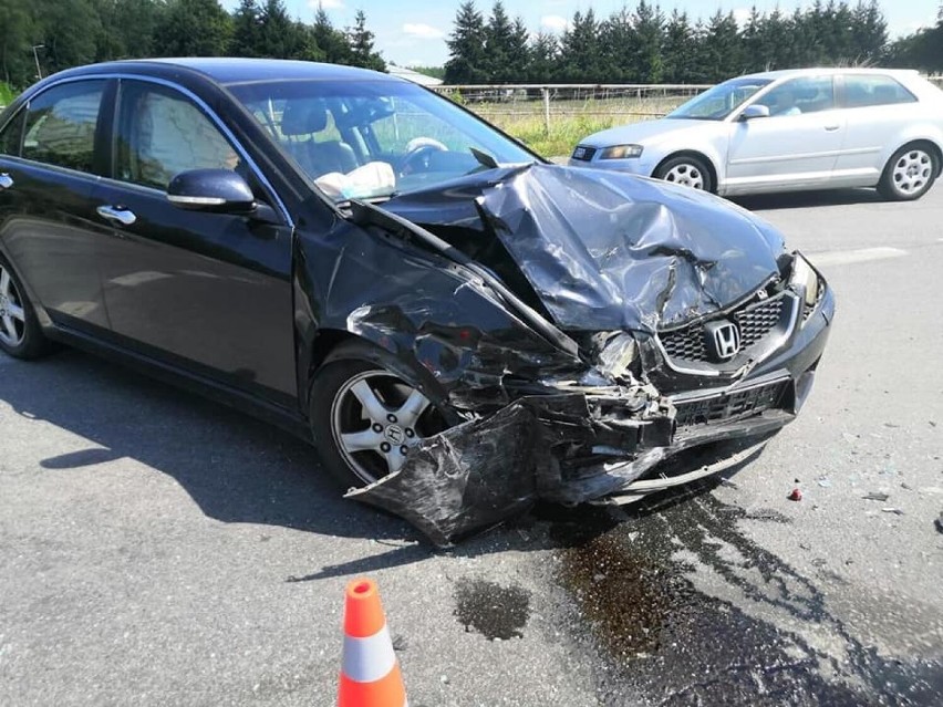 Bliskie spotkanie samochodów i wysoki mandat. Policja apeluje o ostrożność