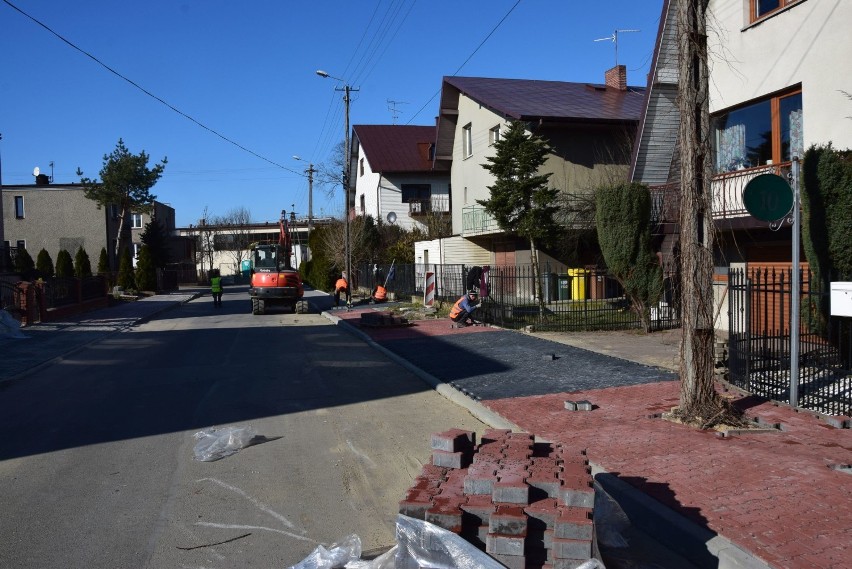 Trwa remont ulicy Kochanowskiego w Wieluniu ZDJĘCIA