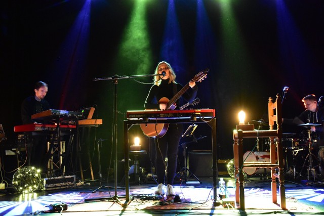 Koncert Kaśki Sochackiej w Żnińskim Domu Kultury.