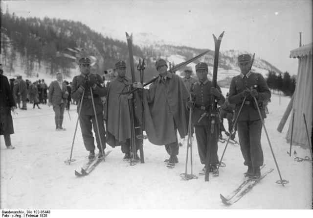 Narciarze biegowi podczas igrzysk w Sankt Moritz w roku 1928.
