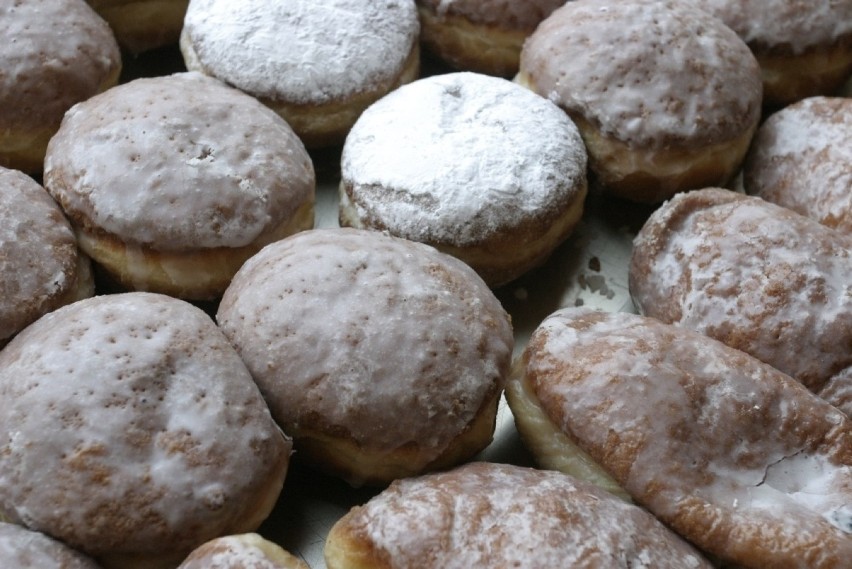 Tłusty Czwartek 2018. Przepisy na pączki i faworki