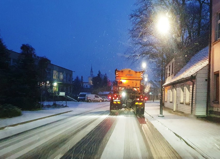 Trudne warunki na drogach w Lesznie i okolicach  w piątek 3 lutego 2023, a w weekend będzie jeszcze gorzej