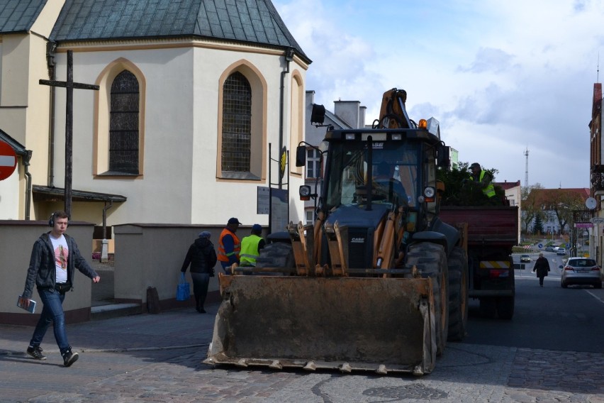 Człuchów. Miasto postanowiło zlikwidować gazony na deptaku - mieszkańcy zaprotestowali