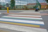 Kolorowe przejścia dla pieszych w Łowiczu na cenzurowanym
