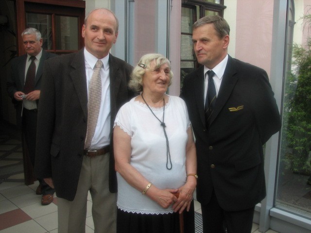 Kapitan Tadeusz Wrona z mamą Ludwiką, która mieszka w Wieprzu koło Żywca.