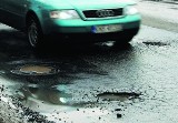 Nowy Sącz: odwilż odsłania ulice pełne dziur w asfalcie