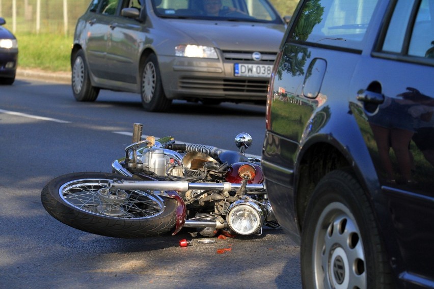 Wypadek motocyklisty we Wrocławiu