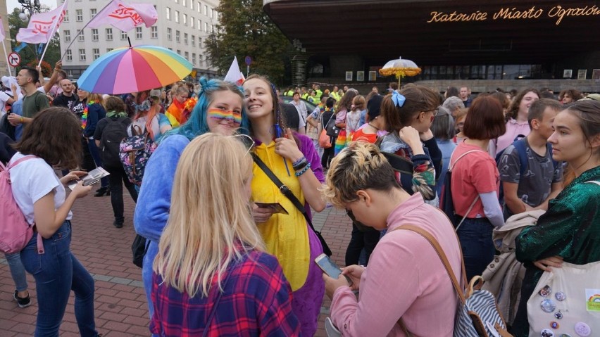 Marsz Równości w Katowicach. Ponad tysiąc osób przeszło ulicami miasta. Było, głośno, kolorowo i pokojowo ZDJĘCIA, WIDEO
