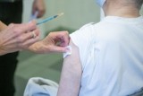 Szczepionki przeciw COVID-19 nie dotrą 1 lutego do żadnej przychodni w Polsce. Są opóźnienia. Co z pacjentami?