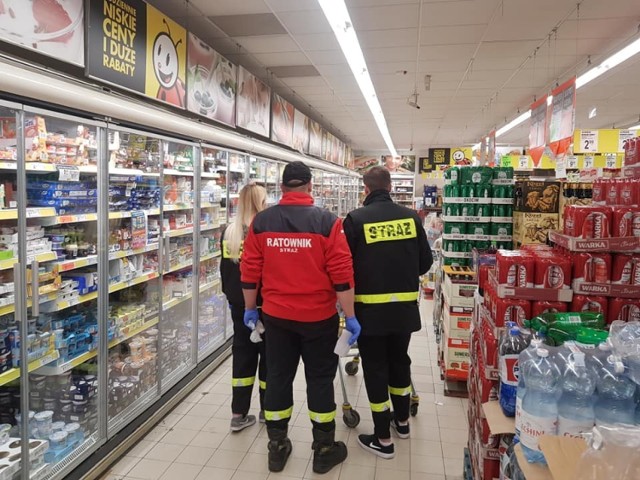 Strażacy z Dąbrowy robią zakupy seniorom i osobom potrzebującym. OSP wznawia akcję