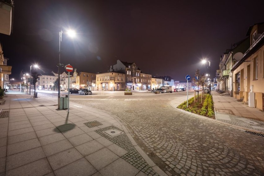 Szamotulski Rynek wieczorową porą. Zdjęcia Tomasza Kotusa robią wrażenie!