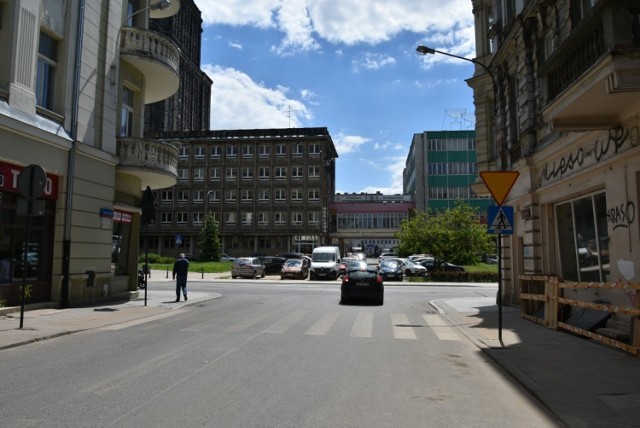 Ul. Wschodnia przetnie ul. Narutowicza i w kierunku południowym będzie przebiegać pod łącznikiem między budynkami TVP Łódź i "Kaskady".