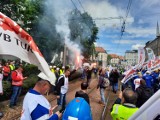 Związkowcy z kopalni i elektrowni Bełchatów protestują we Wrocławiu w obronie kopalni Turów