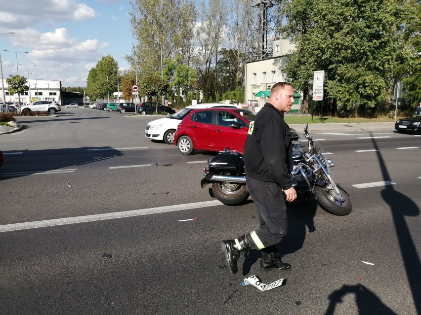 Wypadek na Sulejowskiej w Piotrkowie: samochód osobowy...