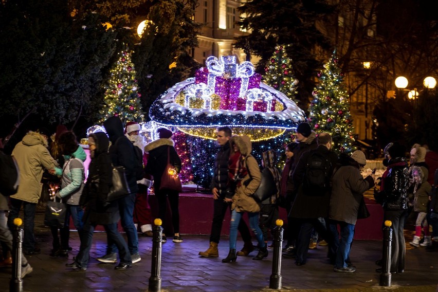 Iluminacja Warszawa 2016. Warszawa rozświetliła się tysiącem...