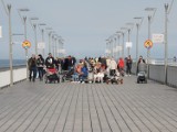Piątkowy spacer po plaży i deptaku w Kołobrzegu [ZDJĘCIA]