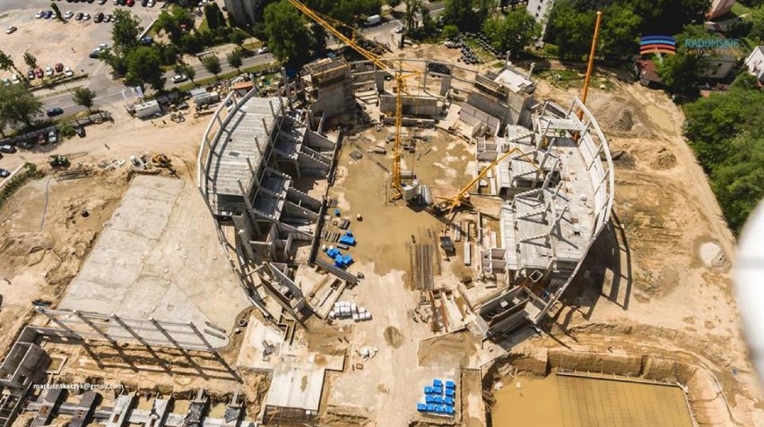 Radomskie Centrum Sportu. Budowa stadionu przy Struga. Szykują fundamenty trybun stadionu