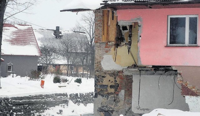 Najbardziej zniszczone zostały domu nad brzegiem rzeki