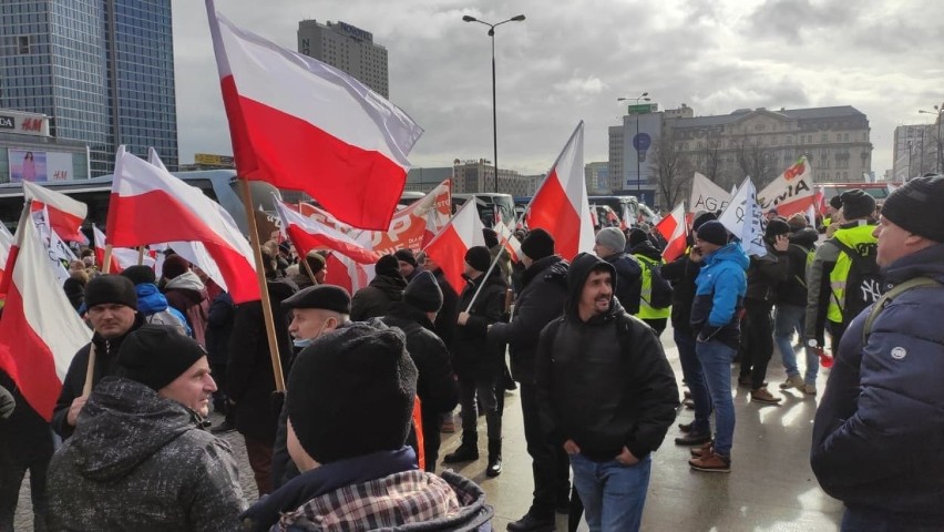 Na protest do Warszawy pojechało około 50 rolników z powiatu...