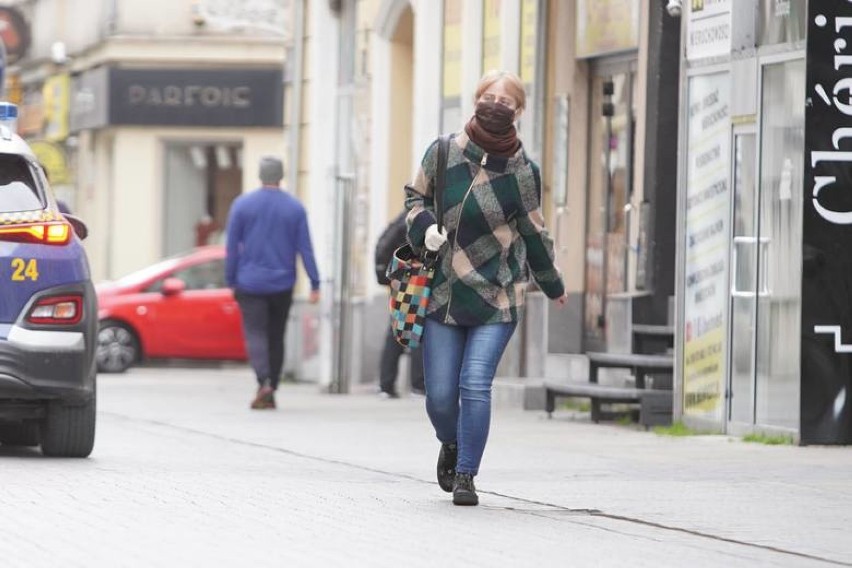 W Lipnie sypią się mandaty za brak maseczek? Ile mandatów, pouczeń i wniosków do sądu wystawili policjanci?