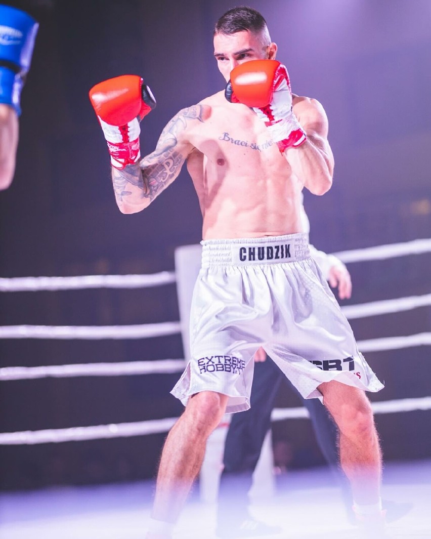 Kolejny sukces Olivera Chodzika w zawodowym boksie