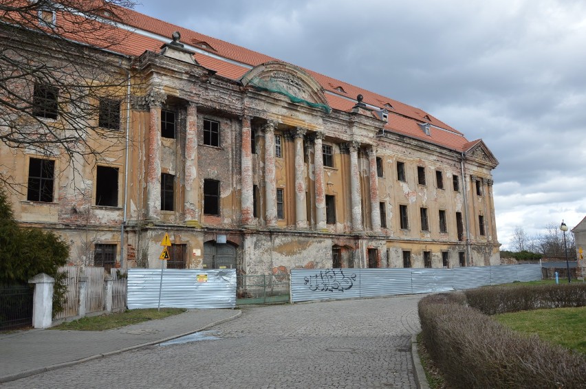 Tak wygląda żarski zamek po pożarze.