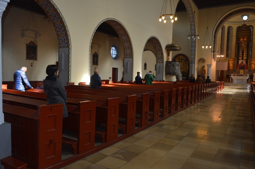 Koronawirus. W opolskich mszach świętych uczestniczy mniej niż 50 osób. Wierni zostali w domach
