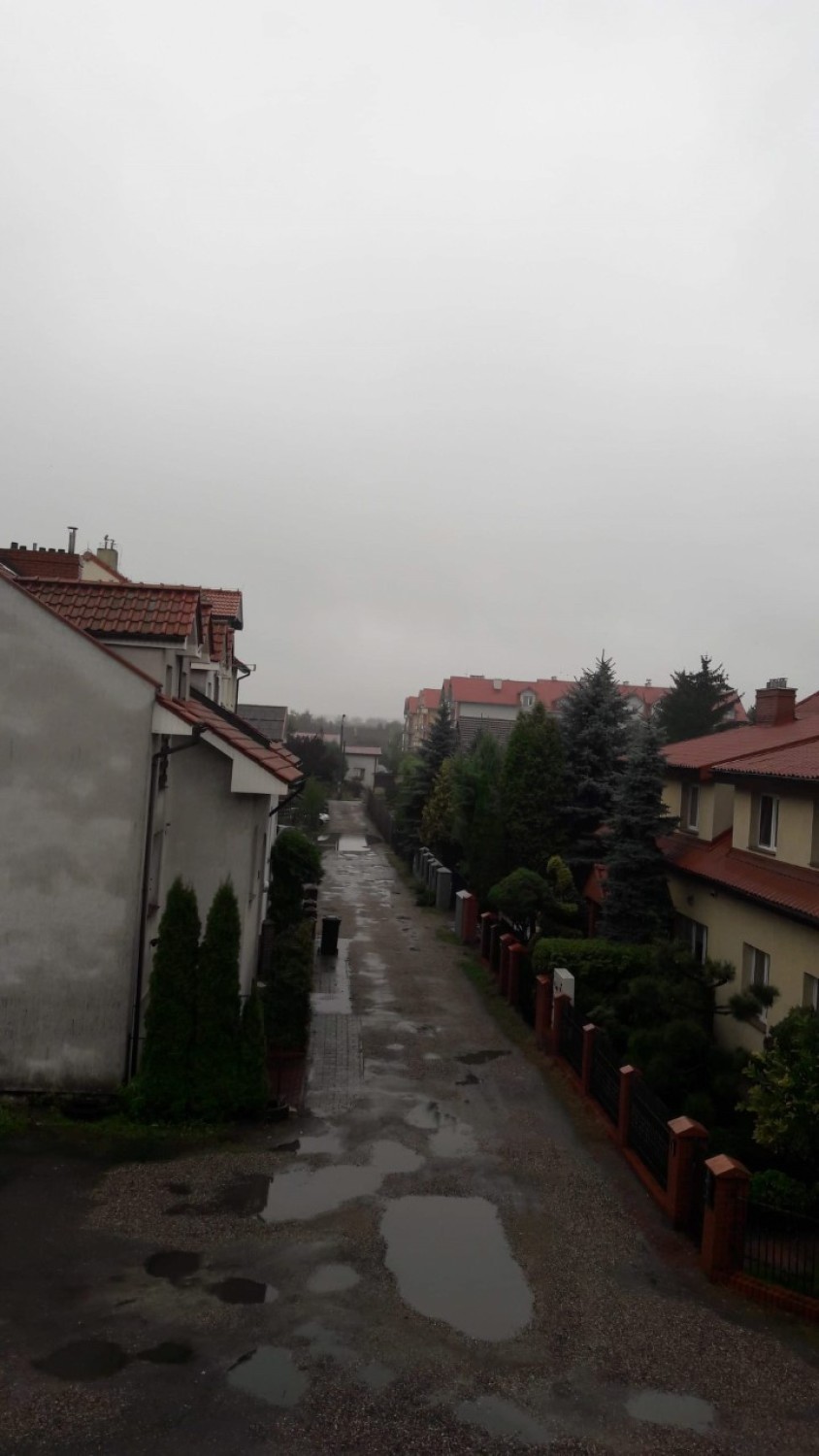 Tak wygląda ulica Kątna w Inowrocławiu po deszczu