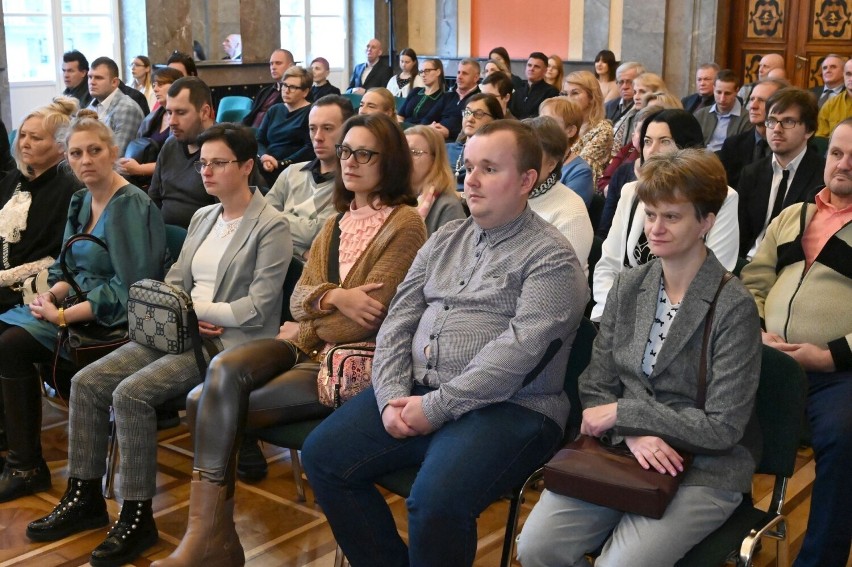 Uroczystość w Wojewódzkim Domu Kultury w Kielcach rozpoczęła...