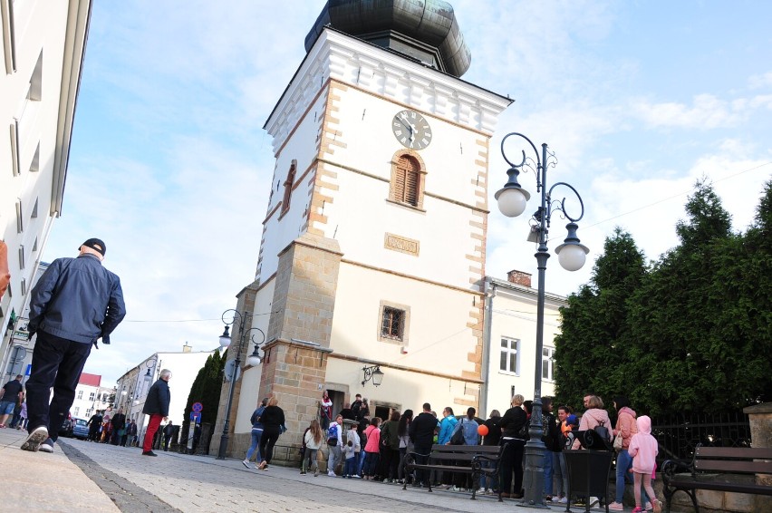 Mieszkańcy i turyści licznie korzystali z atrakcji w ramach Nocy Muzeów w Krośnie. Zobaczcie zdjęcia