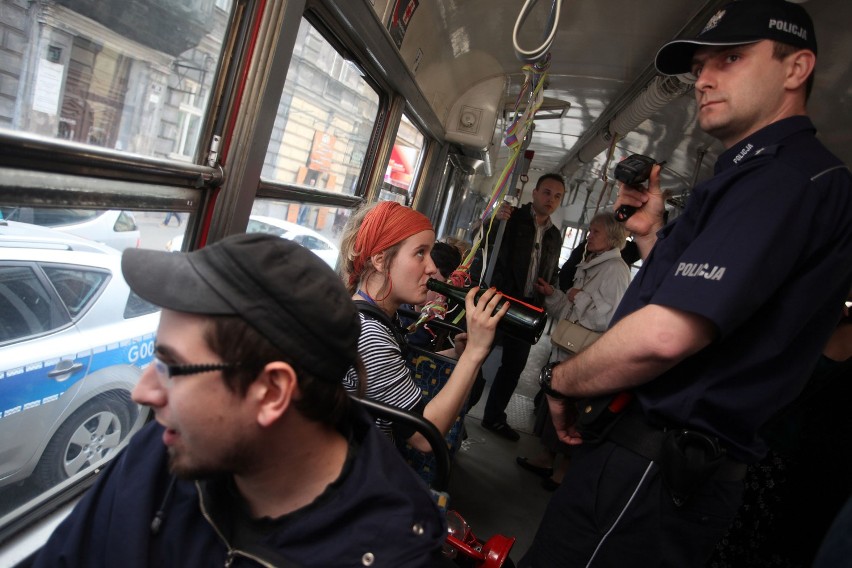 Sprzeczka w tramwaju po manifestacji anarchistów
