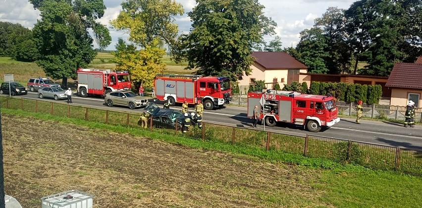 Dwa auta zderzyły się w piątkowe popołudnie w gminie Brzeźnio ZDJĘCIA, AKTUALIZACJA