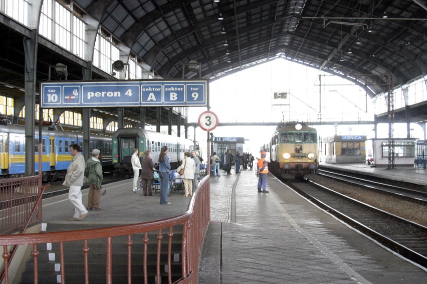 Dworzec PKP w Legnicy przed remontem