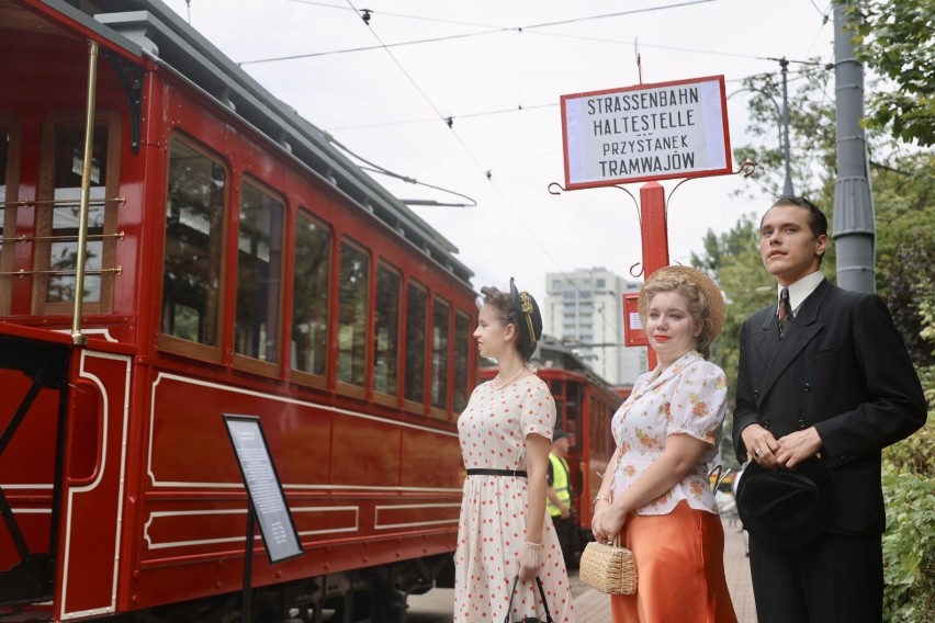 Tak wyglądały tramwaje w Powstaniu Warszawskim. Trwa wystawa historycznych wagonów