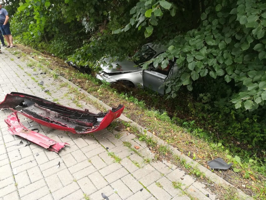 Tragiczny wypadek w Jaskrowie [ZDJĘCIA]. Jedna osoba nie żyje, trzy zostały ranne
