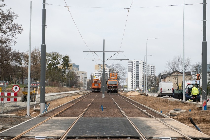 Postępują prace przy budowie trasy tramwajowej na Naramowice...