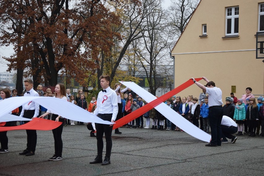 Szkoła Podstawowa nr 1 świętowała 100-lecie odzyskania niepodległości (ZDJĘCIA I FILMIKI)