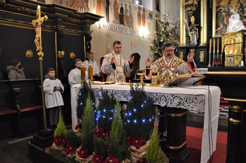 Boże Narodzenie 2021 w Piotrkowie: Pasterka w kościele św....