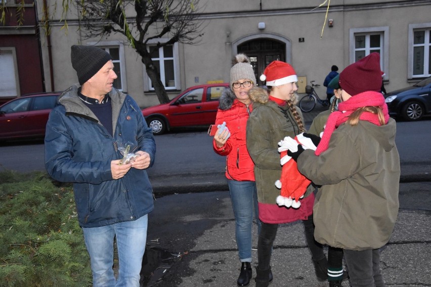 Do Wielichowa przyjechał dziś święty Mikołaj. Dla wszystkich dzieci przywiózł niespodzianki! [ZDJĘCIA]