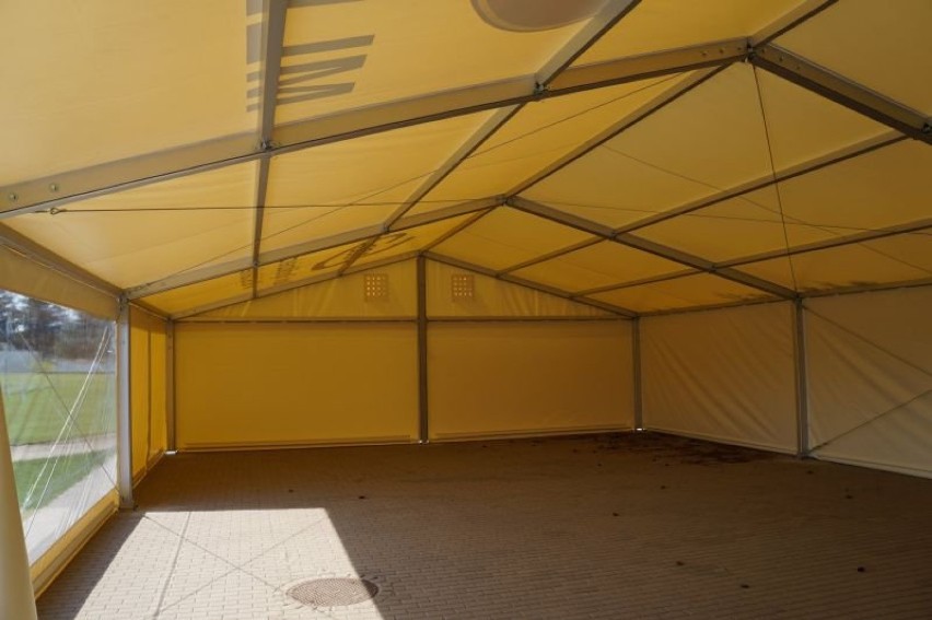 Przy Orliku w Racocie postawiono halę namiotową