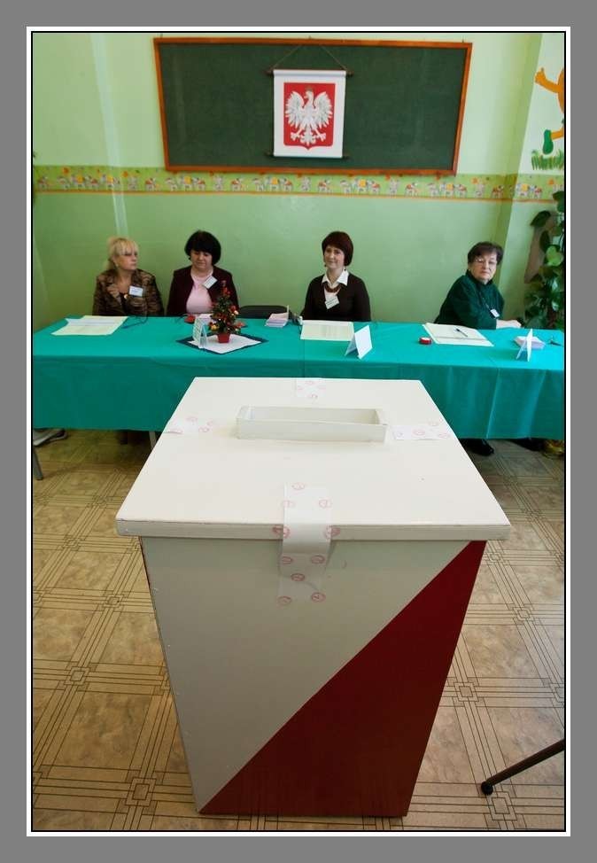 Wałbrzych: Cicho i sennie w lokalach wyborczych (zdjęcia)
