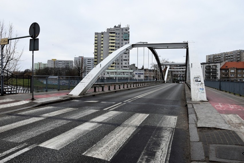 Wymarłe Opole w Nowy Rok. Na zdjęciu: Most Piastowski
