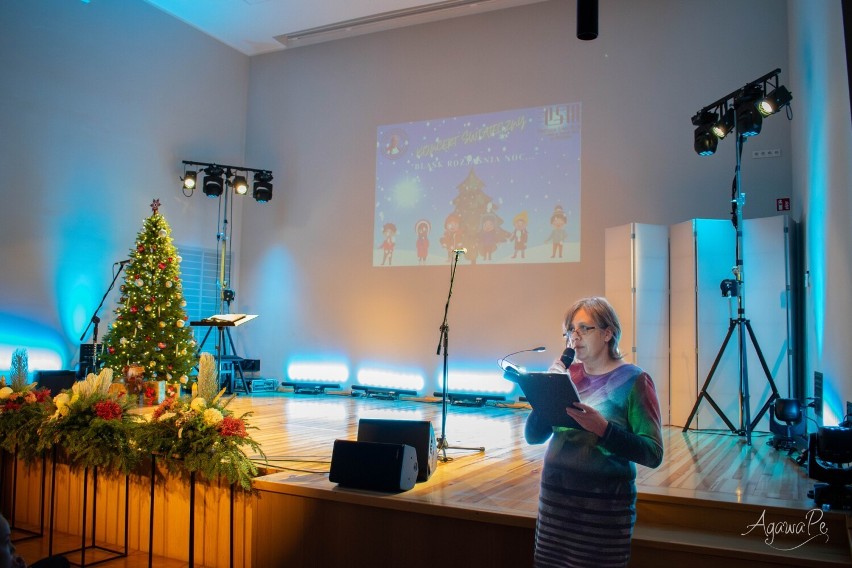 Koncert świąteczny w wykonaniu uczniów Zespołu Szkół...