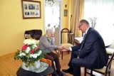 Anna Łapka z Przemyśla skończyła 106 lat. Z tej okazji Jubilatkę odwiedził prezydent Przemyśla Wojciech Bakun [ZDJĘCIA]