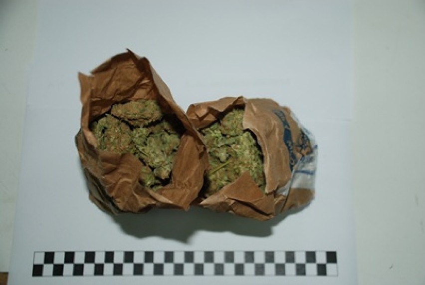 Amfetamina i marihuana w rękach policji (ZDJĘCIA)