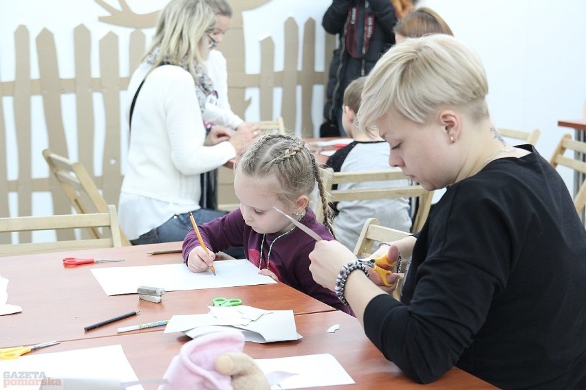 Warsztaty rodzinne w Galerii Sztuki Współczesnej we Włocławku  [zdjęcia]