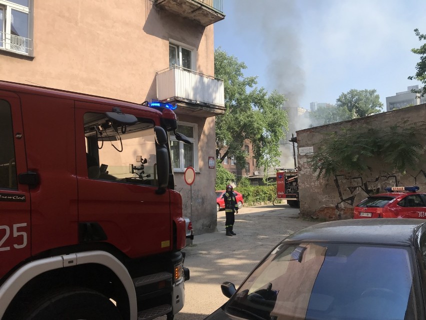 Pożar na ulicy Traugutta we Wrocławiu [ZDJĘCIA]