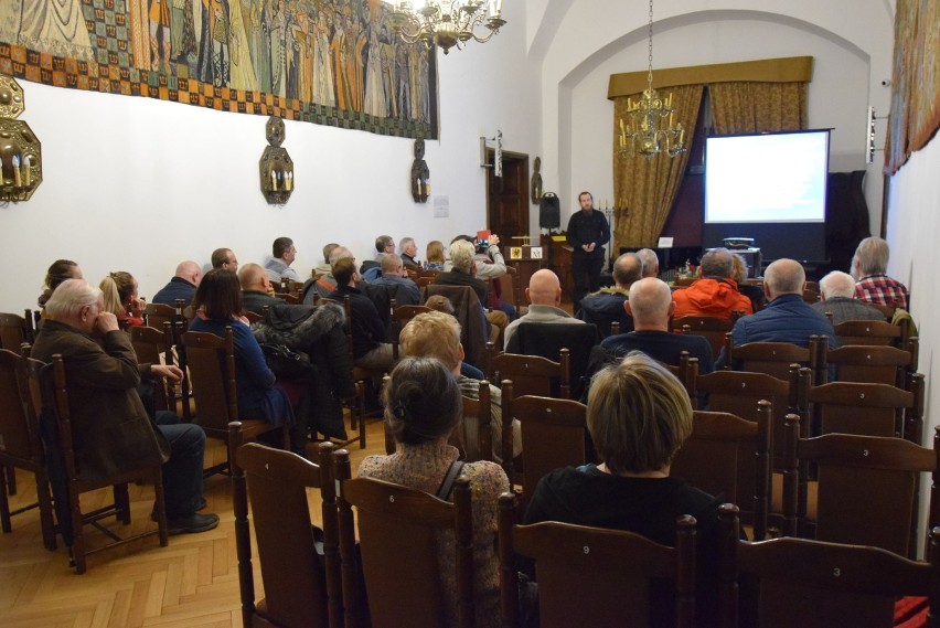 XII-wieczne piractwo Słowian bałtyckich", to temat wykładu,...